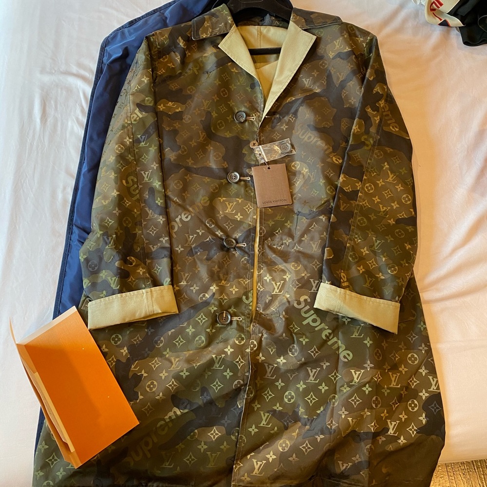 Louis Vuitton X Supreme Reversible Trench Coat Jacket size 50